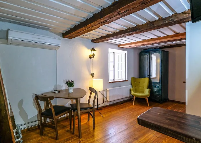 Blacksmith Old Town Apartment